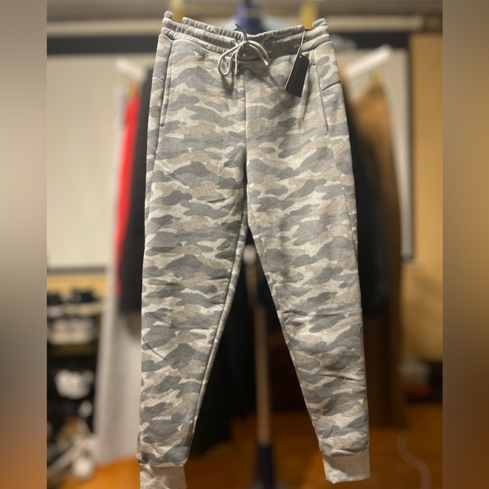 Grey Camo Camouflage joggers Small NWT Bottomline